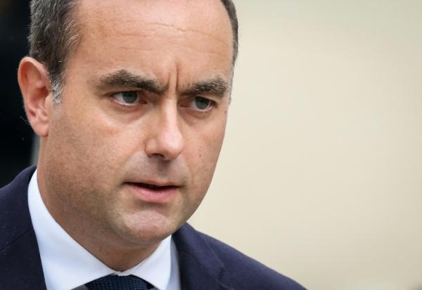 Le Premier ministre Sébastien Lecornu lors de la cérémonie de passation avec son prédécesseur à l'Hôtel Matignon à Paris le 10 septembre 2025