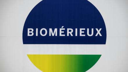 BioMérieux, spécialiste français des tests et diagnostics médicaux, va créer 400 emplois et investir plus de 250 millions d'euros dans une usine de production en Isère