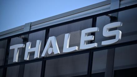Le contrat lié à la future constellation européenne de satellites Iris2 a contribué au bond des commandes du groupe de haute technologie Thales