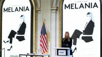 La Première dame américaine Melania Trump devant une affiche de son documentaire "Melania" à la Bourse de New York, le 28 janvier 2026
