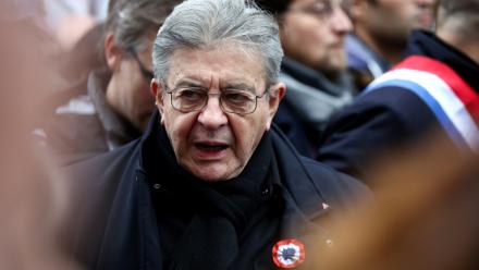 Le leader Insoumis Jean-Luc Mélenchon lors d'une manifestation pour le pouvoir d'achat et la défense des services publics, le 24 octobre 2026 à Paris 