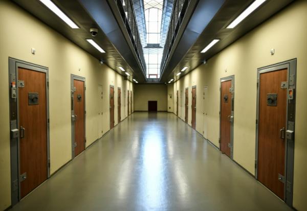 Un couloir de la prison de la Santé à Paris, le 12 avril 2019