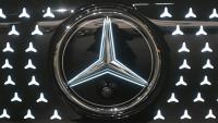 Le logo du groupe Mercedes-Benz AG, à Sindelfingen, avant la conférence annuelle sur les résultats du groupe, le 12 février 2026 en Allemagne