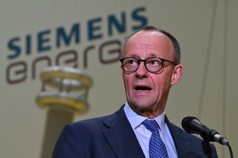 Le chancelier allemand Friedrich Merz  lors d'une visite à l'usine Siemens Energy de Hangzhou, dans l'est de la Chine, le 26 février 2026