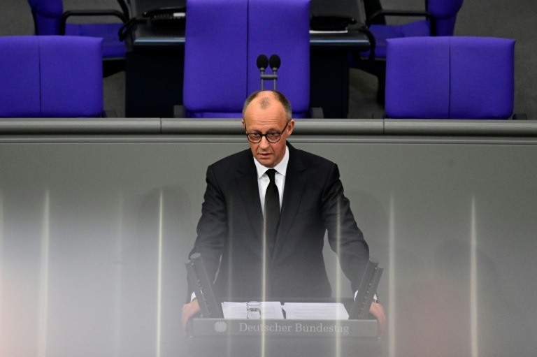 Le chancelier allemand Friedrich Merz prononce un discours au Bundestag, à Berlin, le 24 février 2026