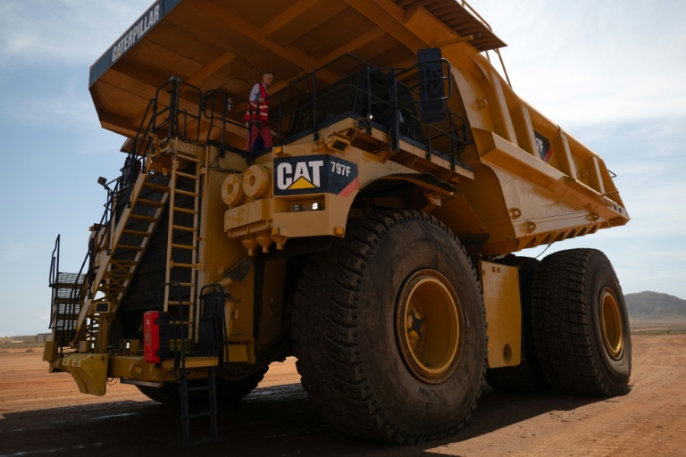 Des pneus pour engins lourds sont testés au Centre d'essai Michelin à Almeria, le 10 juin 2026 en Espagne