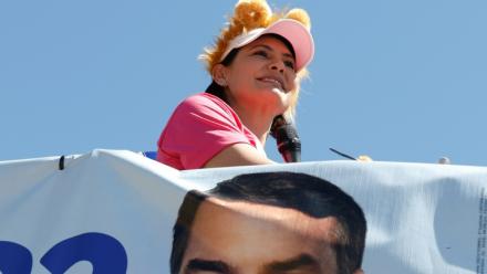 La candidate au Sénat pour le Parti libéral, Michelle Bolsonaro, lors d'un cortège à Ceilândia, au Brésil le 12 septembre 2026