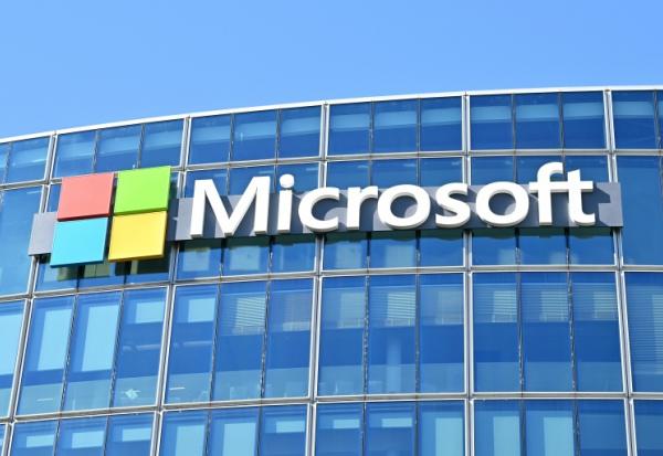 La façade du siège de la filiale française de Microsoft à Issy-les-Moulineaux, en banlieue parisienne, le 24 avril 2026