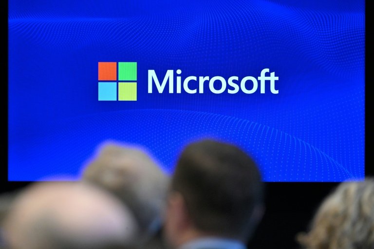 Microsoft a annoncé son intention de donner priorité à ses propres puces pour faire tourner ses services d'intelligence artificielle