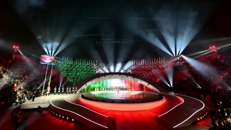 La scène de la cérémonie d'ouverture des Jeux paralympiques de Milan Cortina, le 6 mars 2026 dans les arènes de Vérone (Italie)