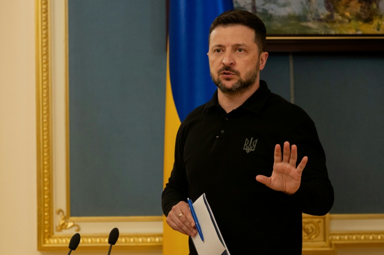 Le président ukrainien Volodymyr Zelensky lors d'une conférence de presse à Kiev le 22 avril 2025