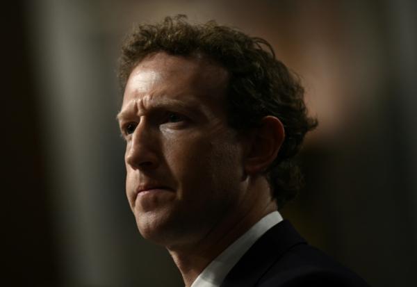 Le patron et cofondateur de Meta, Mark Zuckerberg, assiste à une audition de la commission judiciaire du Sénat américain, à Washington, le 31 janvier 2024