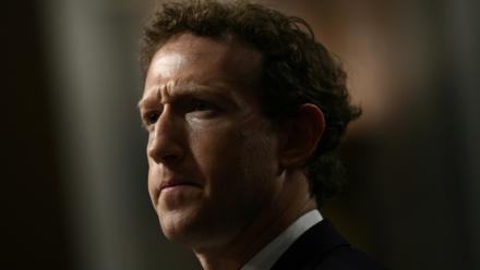 Le patron et cofondateur de Meta, Mark Zuckerberg, assiste à une audition de la commission judiciaire du Sénat américain, à Washington, le 31 janvier 2024