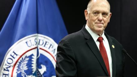 L'émissaire de Donald Trump à Minneapolis, Tom Homan, lors d'une conférence de presse à Minneapolis, le 4 février 2026 dans le Minnesota