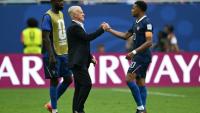 Le sélectionneur Didier Deschamps et son capitaine Kylian Mbappé après la défaite dans le match pour la 3e place de la Coupe du monde entre la France et l'Angleterre à Miami le 18 juillet 2026