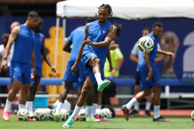 Michael Olise à l'entraînement avec l'équipe de France lundi à la Southern Methodist University (SMU) près de Dallas, au Texas, avant la demi-finale du Mondial contre l'Espagne mardi.