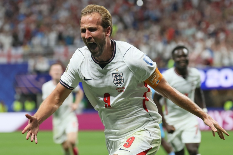 La star de l'Angleterre Harry Kane célèbre un but face à la RD Congo, lors de la Coupe du monde, le 1er juillet à Atlanta