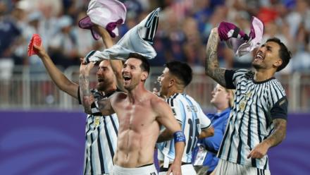 L'Argentine de Lionel Messi fête sa victoire contre la Suisse et sa qualification en demi-finale du Mondial, le 11 juillet 2026 à Kansas City