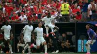 L'équipe de France, avec notamment un but d'Ousmane Dembélé (à droite) n'a laissé aucune chance au Maroc lors du quart de finale du Mondial conclu sur le score de 2-0 à Foxboro, le 9 juillet 2026 