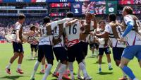 Les joueurs de Team USA congratulent Alex Freeman après son but contre l'Australie, lors du Mondial, le 19 juin 2026 à Seattle