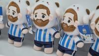 Des peluches à l'effigie du joueur argentin Lionel Messi, dans l'usine All Star Partner, à Yiwu, en Chine, où elles sont confectionnées, le 5 juin 2026