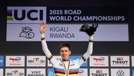 Le Slovène Tadej Pogacar, sacré de nouveau champion du monde, le 28 septembre 2025 à Kigali au Rwanda