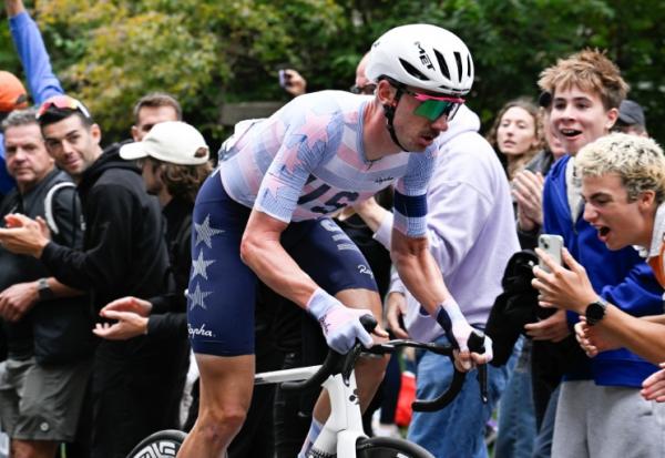 L'Américain Brandon McNulty, champion du monde de cyclisme sur route, pendant la course le 27 septembre 2026 à Montréal