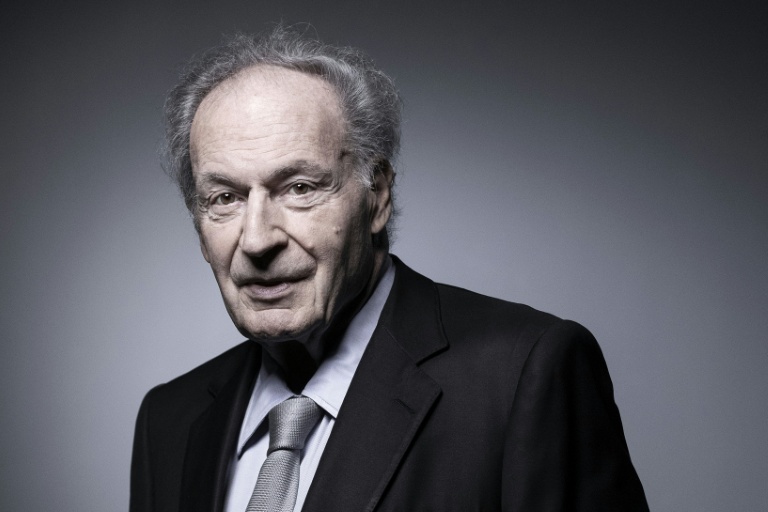 Le fondateur du groupe Pierre & Vacances, Gérard Brémond, lors d'une séance de pose à Paris le 21 novembre 2018 