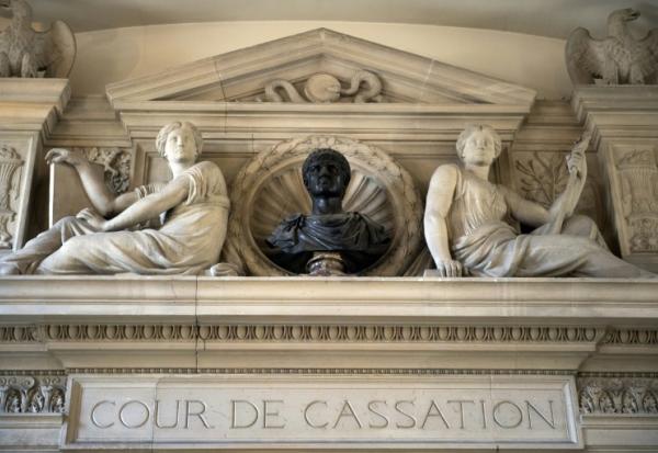 Près de trois ans après la mort du jeune Nahel Merzouk à Nanterre, la Cour de cassation a annulé la requalification des faits en violences pour le policier auteur du tir