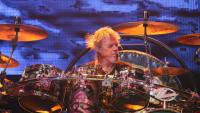 Frank Beard, batteur du groupe ZZ Top, lors d'un concert le 12 juillet 2013 à Epernay, en France.