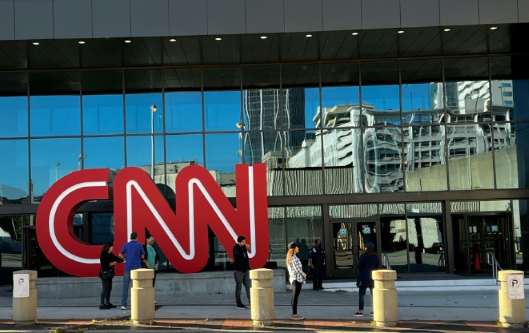 Le logo de la chaîne américaine d'information CNN à Atlanta, le 16 octobre 2021 en Géorgie