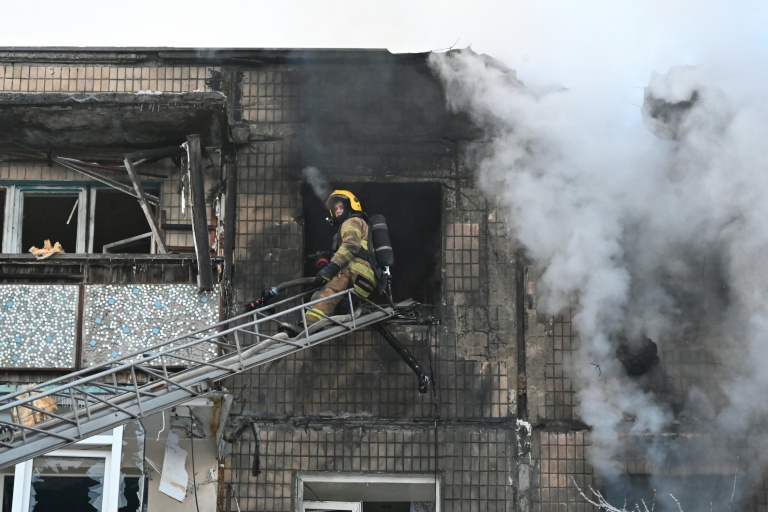 Un immeuble touché par une frappe russe à Kharkiv, en Ukraine, le 3 février 2026