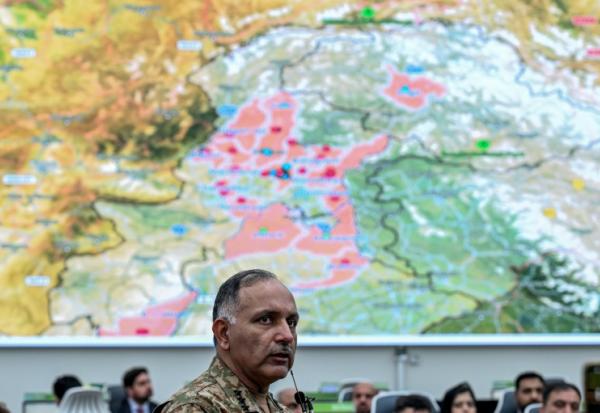 Inam Haider, à la tête de l'Autorité pakistanaise de gestion des catastrophes, lors d'un point presse à Islamabad au Pakistan le 17 août 2025