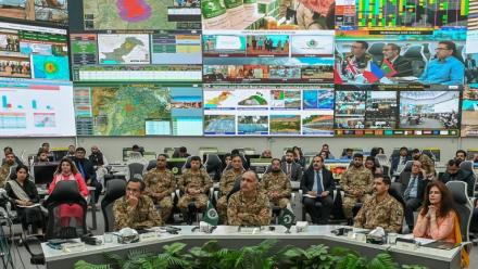 Inam Haider, à la tête de l'Autorité pakistanaise de gestion des catastrophes, lors d'un point presse à Islamabad au Pakistan le 17 août 2025