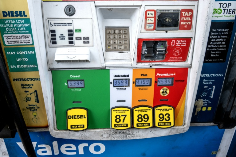 Les prix des carubrants dans une station-service Exxon à Huntsville, au Texas, le 8 septembre 2026