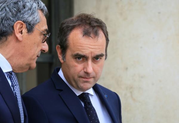 Le ministre du Commerce, Serge Papin et le Premier ministre, Sébastien Lecornu, au palais de l'Élysée à Paris le 20 mai 2026