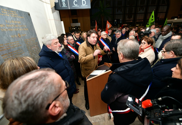 Le président de la métropole de Limoges Guillaume Guérin, au centre, le 12 décembre 2022, à Limoges