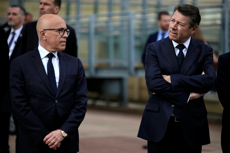 Eric Ciotti, à gauche, et à sa droite Christian Estrosi, le 18 avril 2024, à Nice, dans les Alpes-Maritimes