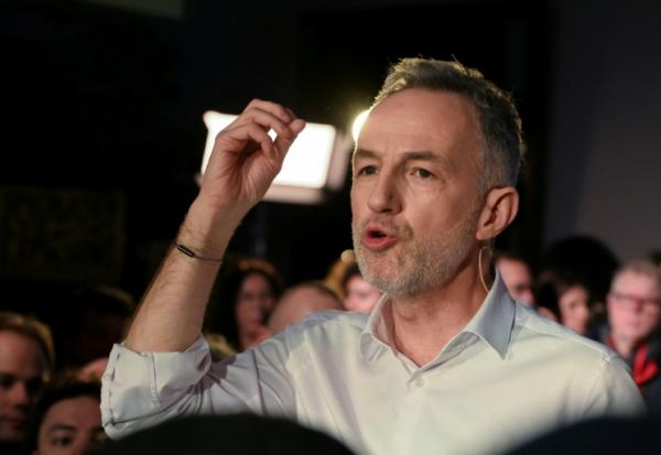 Emmanuel Grégoire, candidat de la gauche unie hors LFI à la mairie de Paris, en meeting à La Bellevilloise, dans la capitale, le 14 janvier 2026
