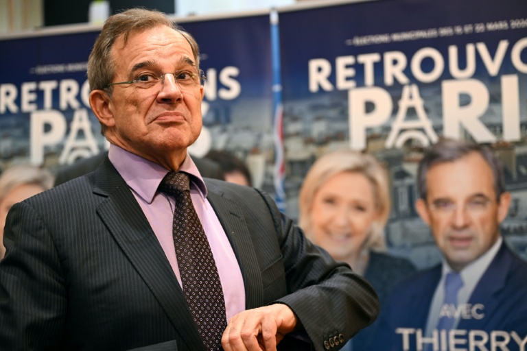 Thierry Mariani, candidat du Rassemblement national (RN) aux municipales à Paris, le 12 décembre 2025 dans la capitale 