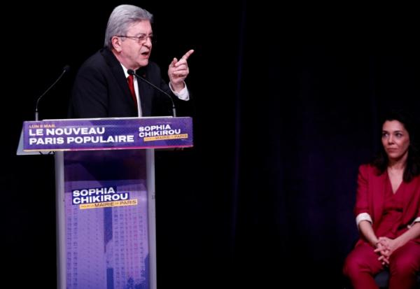 Le leader de La France insoumise Jean-Luc Mélenchon et la candidate LFI à la mairie de Paris, Sophia Chikirou, lors d'un meeting à la Mutualité, le 9 mars 2026