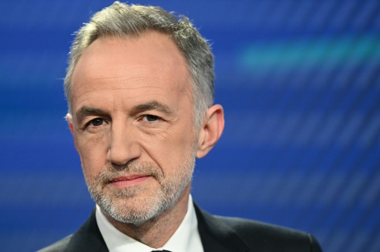 Emmanuel Gregoire, le 18 mars 2026, lors du débat sur la chaîne BFMTV à Paris