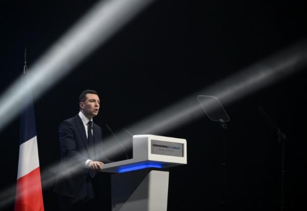 Le président du RN Jordan Bardella en réunion de campagne à Perpignan, le 28 février 2026