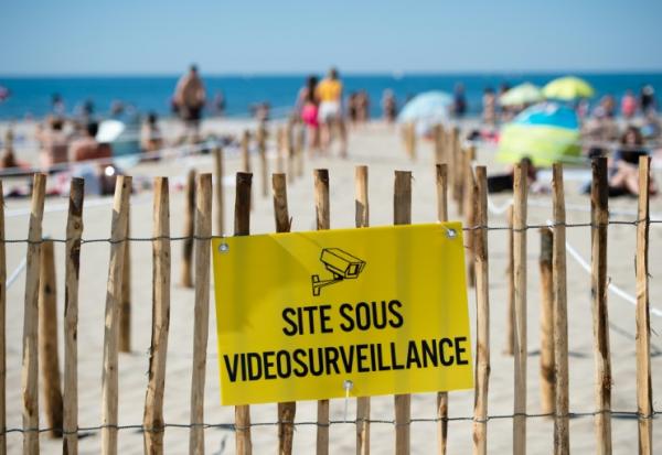 Une plage placée sous vidéosurveillance, à La Grande Motte (Hérault), le 21 mai 2020