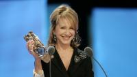 Nathalie Baye reçoit le César de la meilleure actrice pour "Le petit lieutenant", le 25 février 2006 à Paris 