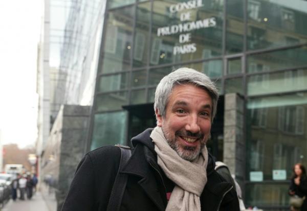 Guillaume Meurice, ancien humoriste de France Inter, devant le Conseil de Prud'hommes à Paris, le 10 décembre 2025