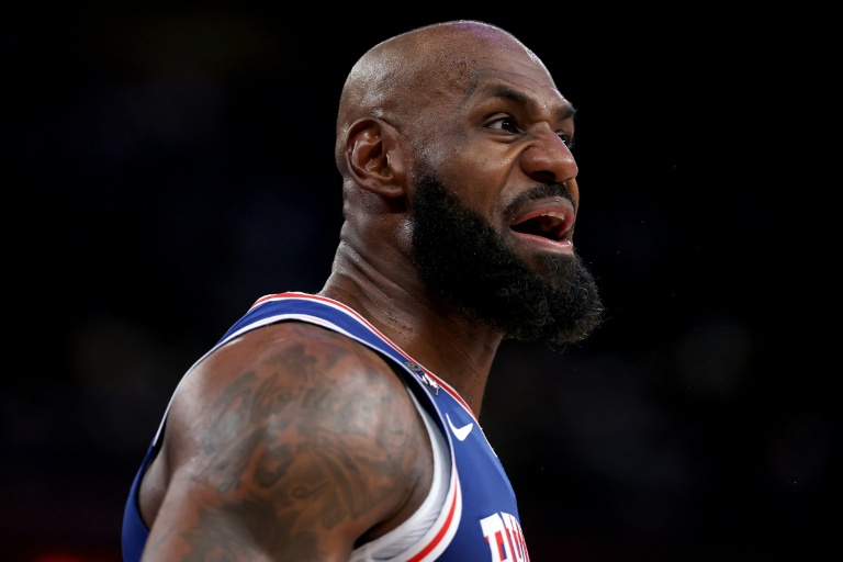 LeBron James avec les Sixers, à New York le 20 octobre 2026