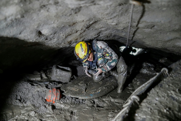 L’armée népalaise mène une opération de recherche et de sauvetage dans le tunnel de la centrale hydroélectrique de Chilime, plusieurs jours après les crues soudaines et les glissements de terrain meurtriers survenus dans le district de Rasuwa, au Népal, le 10 septembre 2026