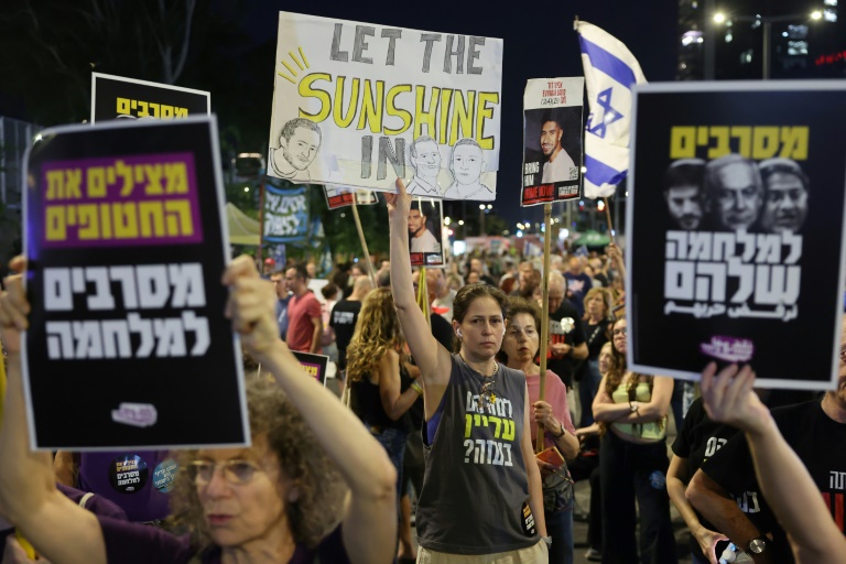 Manifestation d'Israéliens à Tel-Aviv contre le gouvernement de Benjamin Netanyahu et pour la libération des otages retenus à Gaza, le 17 mai 2025