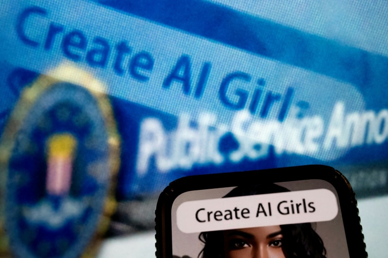 Cette photo d'illustration créée le 18 juillet 2023 à Wahsington montre une publicité pour générer des images hyperréalistes à caractère sexuel à l'aide de l'intelligence artificielle
